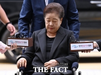 '통일교 청탁 의혹' 한학자, 휠체어 탄 채 구속심사 출석