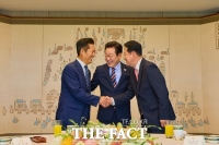  [이슈클립] 정청래 “냄새 나는 입 닦아라” vs 장동혁 “음흉한 똘마니” 여야 대표 '맹공'(영상)