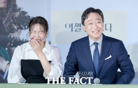  염혜란-이성민 '저희 사이 좋아요' [포토]