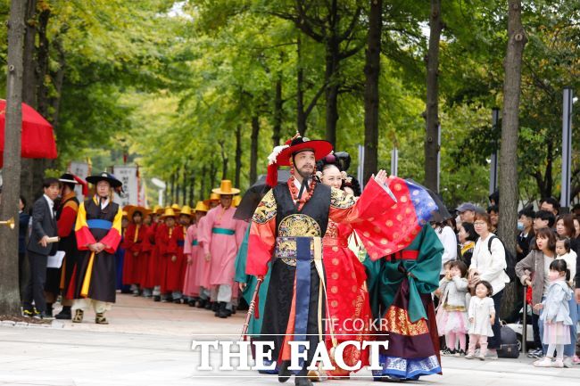 정조대왕 능행차 종착지 재현. /화성시