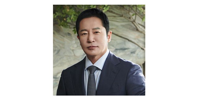 김정모 DK아시아 회장은 로열파크씨티는 단순한 주거 공간이 아닌 프리미엄 리조트 라이프를 통해 건강한 쉼과 일상이 힐링이 되는 삶을 제공할 것이라고 말했다. /DK아시아