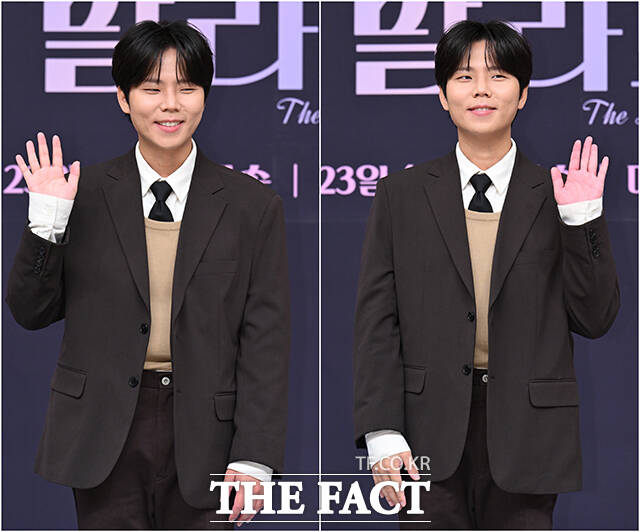 가수 정승환이 23일 오전 서울 양천구 목동 SBS에서 열린 SBS 새 예능 프로그램 우리들의 발라드 제작발표회에 참석해 포즈를 취하고 있다. /박헌우 기자