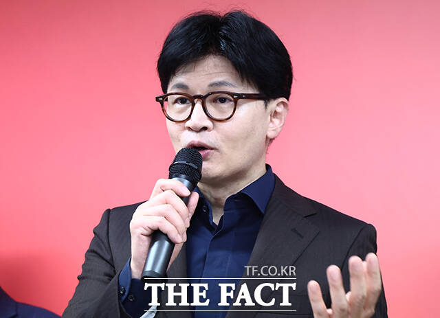 한동훈 국민의힘 대선 경선 후보가 18일 오전 서울 여의도 선거캠프에서 기자회견을 열고 발언하고 있다. /박헌우 기자