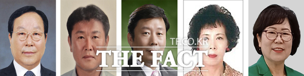 대전 대덕구는 23일 지역사회 발전과 구민 화합에 기여한 모범 구민 5명을 ‘제10회 대덕구민대상’ 수상자로 선정했다. 사진 왼쪽부터 지역경제 부문 수상자 박희원, 지역발전 부문 수상자 현승호, 교육문화체육 부문 수상자 신익수, 사회복지 부문 수상자 송병월, 도시환경 부문 수상자 김미자./대덕구