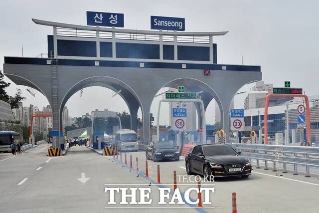 산성터널 톨게이트. /부산시