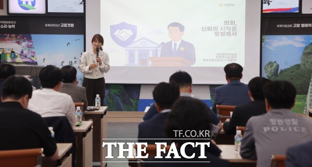 고창군의회는 22일 고창군청 2층 회의실에서 공직자 청렴교육을 실시했다. /고창군의회