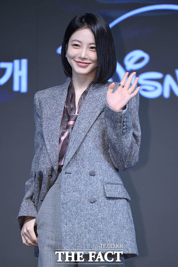 배우 신예은이 23일 오전 서울 강남구 엘리에나 호텔에서 열린 디즈니+ 새 오리지널 시리즈 탁류 제작발표회에 참석해 포즈를 취하고 있다. /장윤석 기자