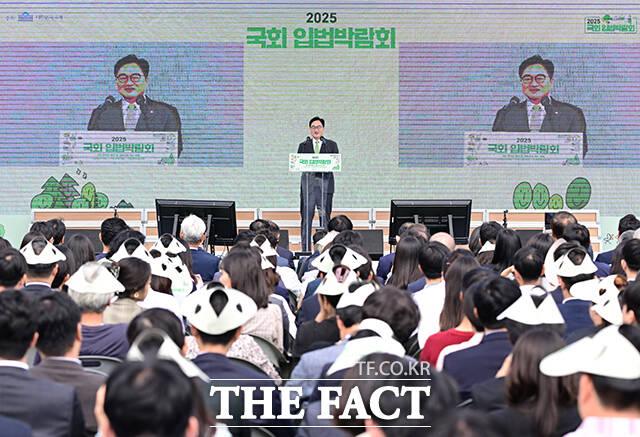 개회사 전하는 우원식 국회의장.