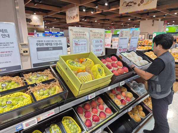 이마트가 오는 27일부터 추석 선물세트 본 판매에 돌입한다. /이마트