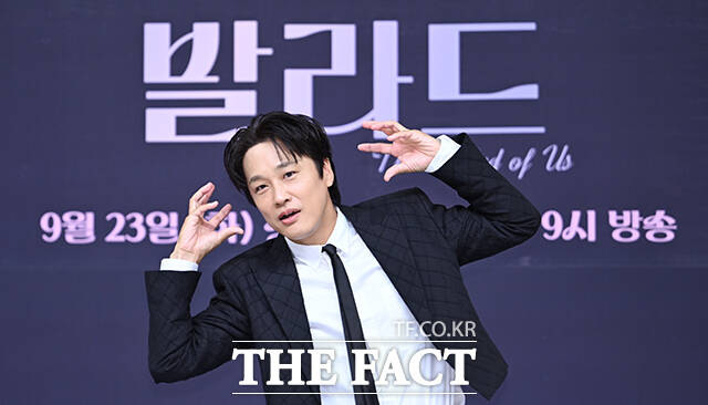 가수 차태현이 23일 오전 서울 양천구 목동 SBS에서 열린 SBS 새 예능 프로그램 우리들의 발라드 제작발표회에 참석해 포즈를 취하고 있다. /박헌우 기자