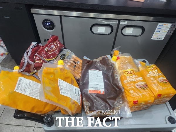 소비기한이 지난 제품을 보관하다 적발된 모습 /대전시