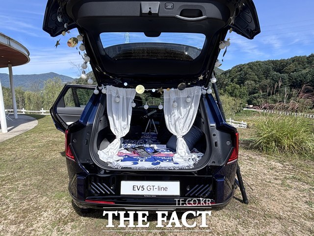 EV5 GT-라인 트렁크. 차박을 위한 꾸밈이 더해져 패밀리카로서의 활용성을 보여준다. /황지향 기자