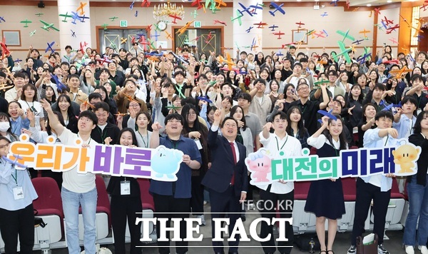 이장우 대전시장이 23일 KT대전인재개발원에서 신규 임용후보자 교육에 참석해 소통 토크 시간을 가지고 있다. /대전시