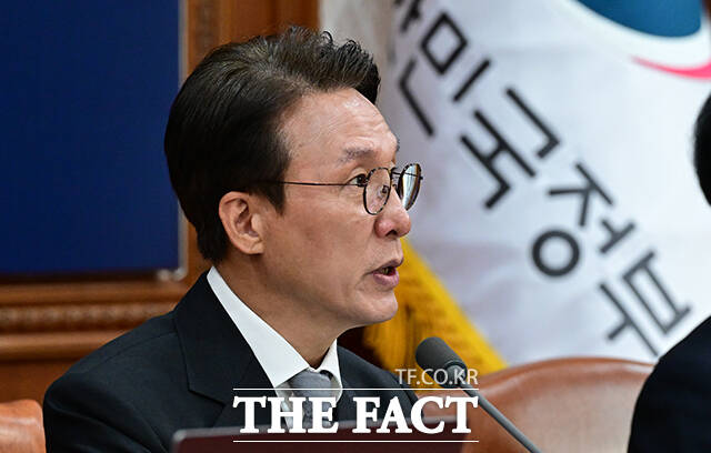 김민석 국무총리는 23일 정부서울청사에서 제43회 국무회의를 주재하고 이재명 대통령의 유엔(UN) 총회 참석과 관련해 글로벌 책임 강국으로서 대한민국의 위상을 다질 것이라고 밝혔다. /임영무 기자