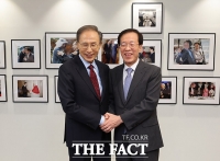  'MB정부 법제처장' 이석연 국민통합위원장, 이명박 전 대통령 예방 [TF사진관]