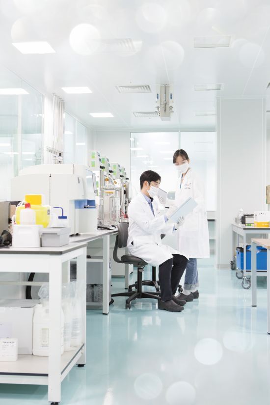 동아에스티는 인공지능(AI)과 오가노이드 등 첨단 기술을 활용한 신약개발 협력관계를 잇따라 구축했다고 24일 밝혔다. /동아에스티