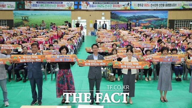 한국생활개선고창군연합회가 24일 500여 명의 회원과 주요 내빈이 참석한 가운데 한마음 대회를 성황리 개최했다. / 고창군