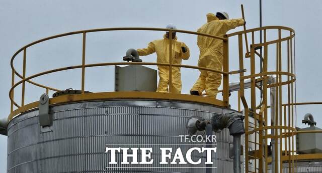 황산이 누출된 포항 폐배터리 재활용공장 사고 현장 모습 / 경북소방본부