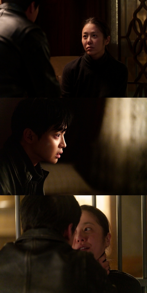 배우 장동윤은 사마귀에서 사마귀라고 불리는 연쇄살인마 정이신(고현정 분)의 아들이지만 자신의 핏줄을 부정하고 형사가 된 차수열 역을 맡았다. /SBS