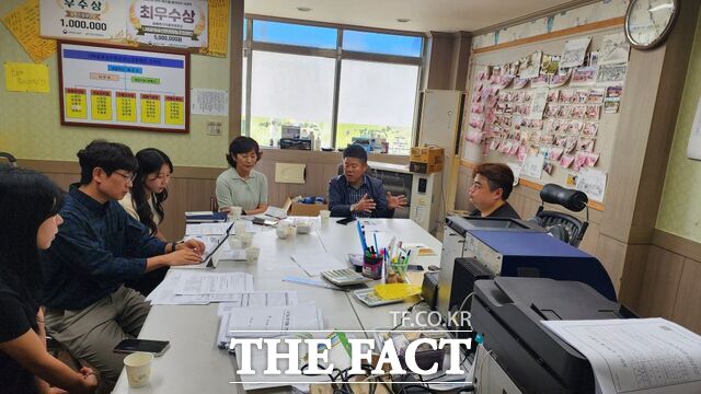 함평군이 관내 농업인을 대상으로 맞춤형 교육과 상담을 진행하고 있다./함평군