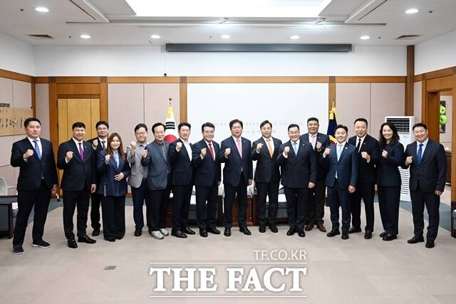 몽골 울란바토르시의회 대표단의 부산시의회 방문 모습. /부산시의회