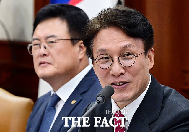 김민석 국무총리가 24일 오후 서울 종로구 정부서울청사에서 열린 국정현안관계장관회의에 참석해 모두발언을 하고 있다. /임영무 기자