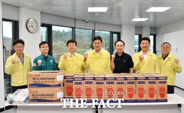 담양군이 22일 담양시장에서 행정안전부 재난안전점검과·전남도 사회재난과와 함께 합동 안전점검을 실시하고 있다./담양군