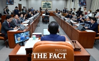  국회 운영위, 김현지 비서관 국정감사 증인 출석 여부로 충돌 [TF사진관]