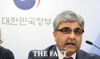  2025 연례협의결과 발표하는 라훌 아난드 IMF 한국 미션단장 [포토]