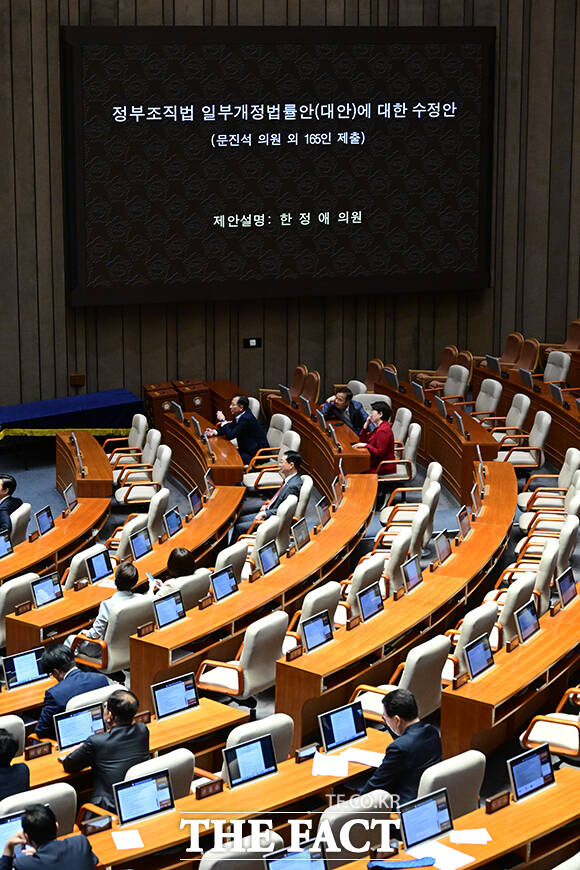 박수민 국민의힘 의원이 정부조직법 개정안에 대한 무제한토론을 하고 있다.