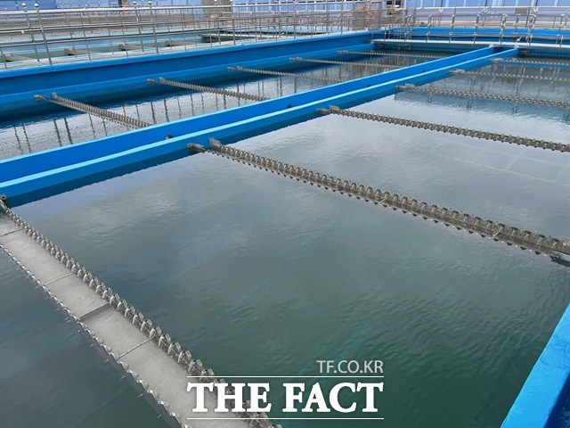 수돗물 정수처리 중인 침전지 모습/진주시