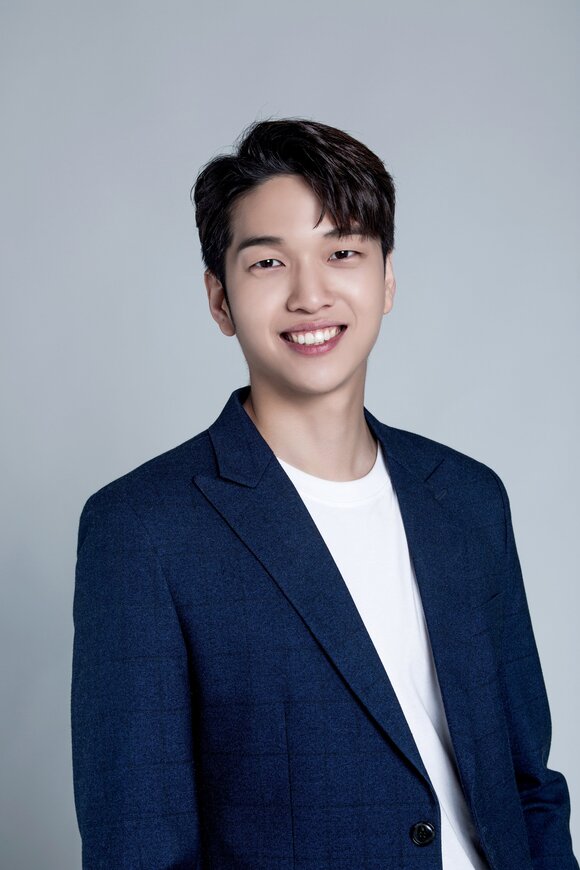 방송인 유재필이 10월 1일 대학로 씨어터 조이에서 막을 올리는 연극 아니, 그러니까에 김범수 역으로 출연한다./FNC엔터테인먼트