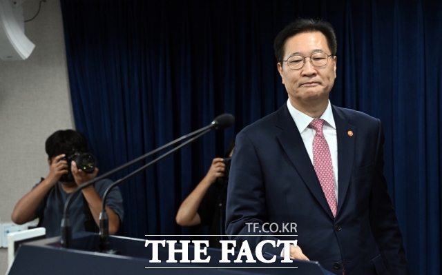 내란 사건을 수사하는 조은석 특별검사팀이 조만간 윤석열 전 대통령의 12·3 비상계엄에 가담했다는 혐의를 받는 박성재 전 법무부 장관의 구속영장을 청구할 전망이다. /임영무 기자