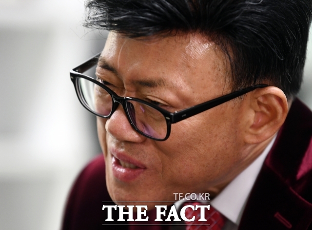 행복 전도사로 정평이 나 있는 방송인 엄영수가 최근 자신의 첫 저서 연예비사, 남기고 싶은 이야기를 발간한 엄영수가 오는 30일(화) 오후 서울 대방동 공군호텔 그랜드볼륨에서 북콘서트를 갖는다. /더팩트 DB