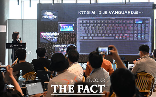 게이머와 크리에이터, PC 빌더를 위한 고성능 PC 부품 기업인 커세어가 25일 오전 서울 서초구 리버서울 선상레스토랑에서 미디어데이를 열고 새로운 프로 게이밍 제품을 소개하고 있다. /박헌우 기자