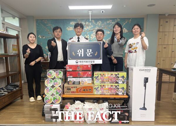 정학수 대전지방조달청장은 24일 사회복지시설인 후생학원을 방문해 아동들에게 필요한 생필품을 전달했다. /대전지방조달청