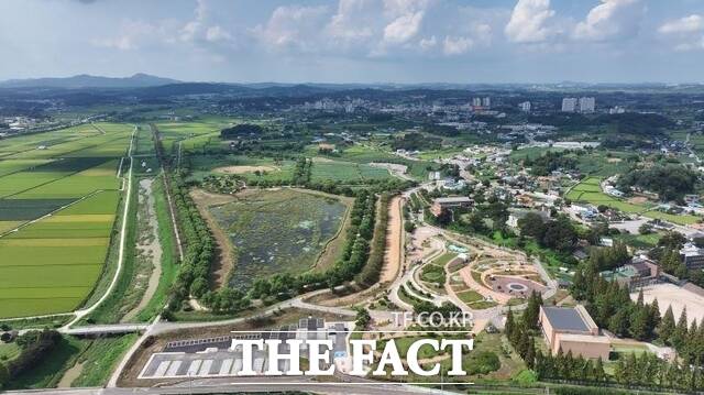 열린관광지 조성 사업이 완료된 당진 합덕제 전경. /당진시