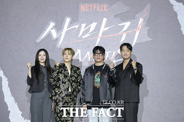 배우 박규영 임시완, 이태성 감독, 배우 조우진(왼쪽부터)이 25일 오후 2시 서울 광진구 롯데시네마 건대입구점에서 열린 넷플릭스 영화 사마귀 제작보고회에 참석해 다양한 이야기를 나눴다. /장윤석 기자