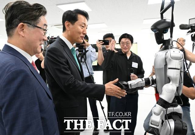 서울시가 이공계 전성시대를 공식 선언하고, 반도체·AI·모빌리티 등 첨단 산업 분야에서 활약할 과학·공학 인재 양성을 위한 핵심 전략을 발표했다. /서울시