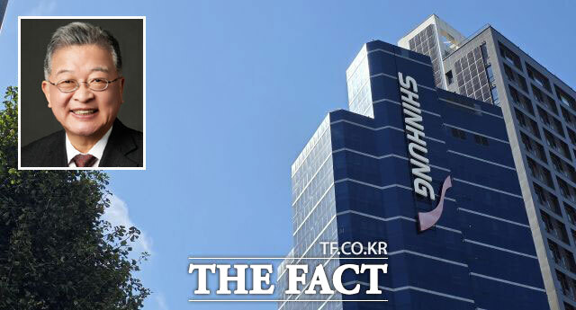 신흥의 3세 승계 과정에 시선이 쏠린다. 이용익 신흥 회장의 세 아들이 소유한 디브이홀딩스는 빠른 속도로 신흥의 주식을 매입하며 지분율을 늘리고 있다. /더팩트 DB, 신흥