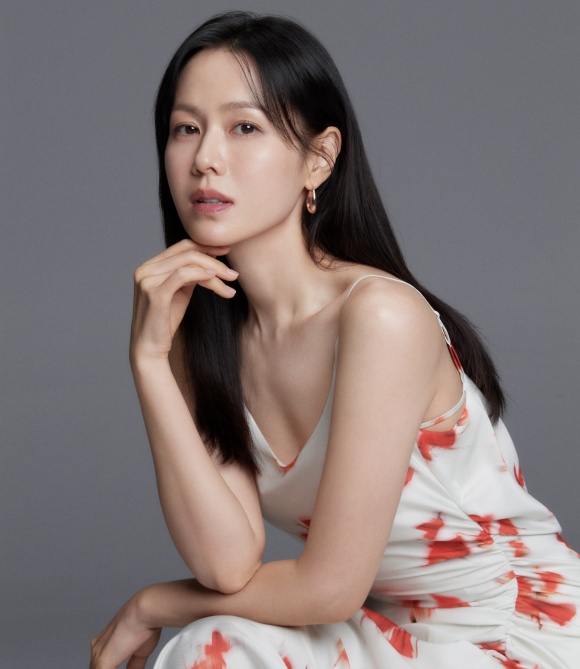 배우 손예진이 영화 어쩔수가없다 개봉을 기념해 인터뷰를 진행했다. /엠에스팀엔터테인먼트