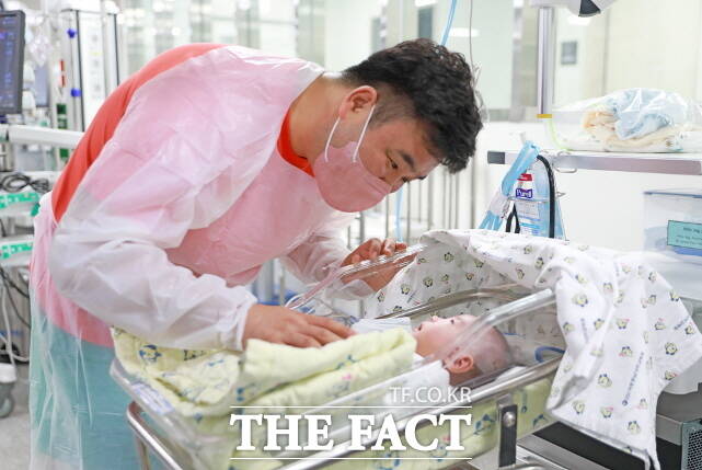 24일 통계청이 발표한 2025년 7월 인구동향에 따르면 지난 7월 태어난 아기는 2만1803명으로 작년 같은 기간에 비해 5.9%(1223명) 늘어났다. /더팩트 DB