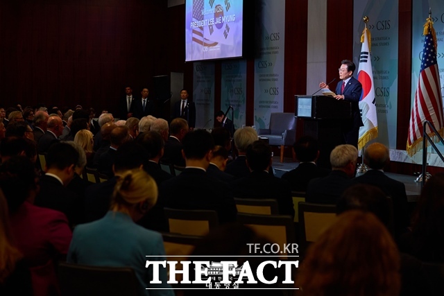 이재명 대통령은 23일(현지시간) 현지 외교안보 오피니언 리더들을 초청해 만찬을 갖고 한미동맹 및 무역협상 동향, 한반도 문제 및 국제 정세 등에 대해 의견을 교환했다. 이 대통령이 8월 25일 미국 워싱턴D.C. 국제전략문제연구소(CSIS)에서 정책 연설을 하고 있다. /대통령실