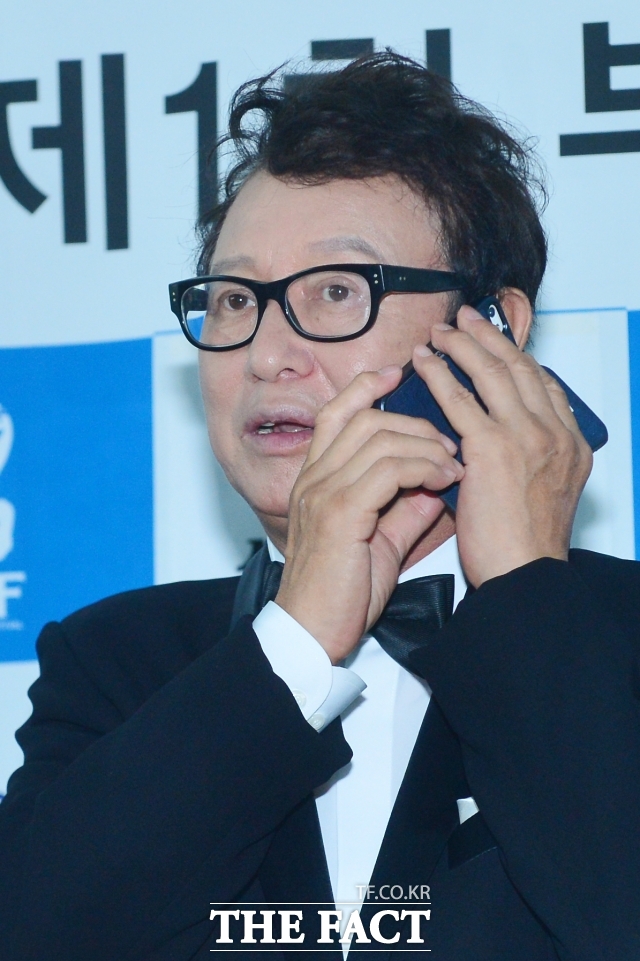 개그계의 대부로 잘 알려진 전유성(76)이 위독한 상태로 확인됐다. 전유성은 현재 전주의 한 종합병원에 입원 중이다. 지난 7월 초 기흉 관련 시술을 받은 바 있고, 최근 폐기흉 문제로 이 병원에 다시 입원했다. /더팩트 DB