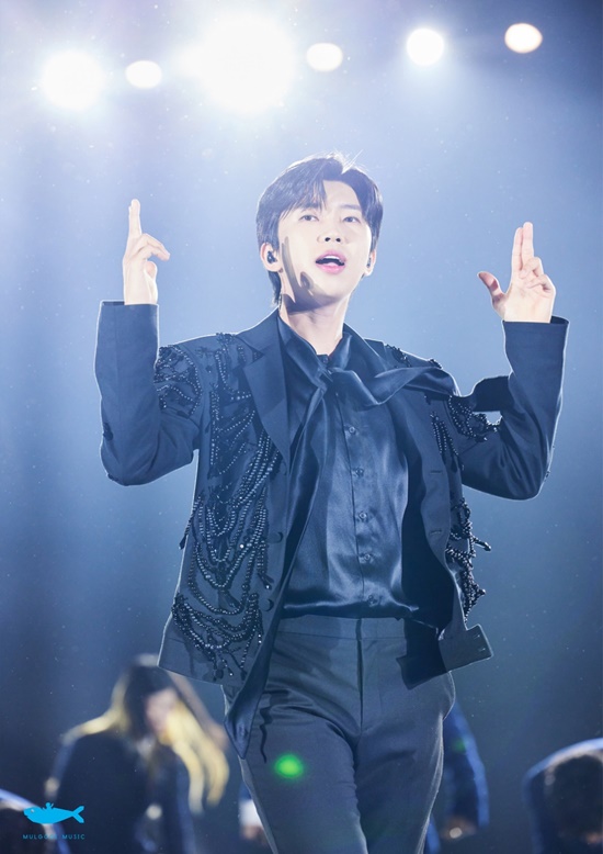 가수 임영웅이 팬덤·차트·화제성까지 3관왕 올킬 행보가 유독 도드라졌다. 아이돌 차트 뿐만 아니라 멜론 주간 인기상과 뮤비 차트까지 독주하고 있다. /물고기뮤직