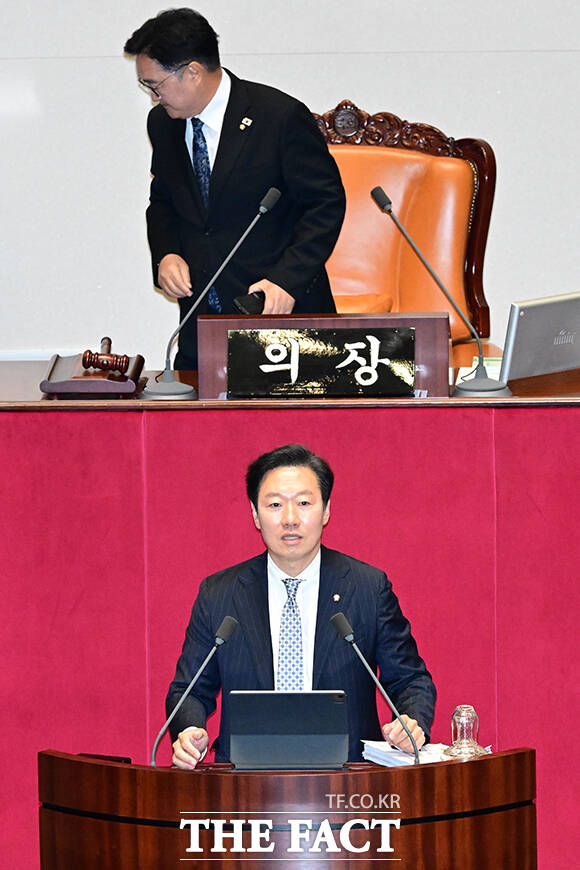 박수민 국민의힘 의원이 정부조직법 개정안에 대한 무제한토론을 하고 있다.