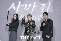  살인청부업계의 No.1을 향한 잔혹한 대결 '사마귀' [TF사진관]
