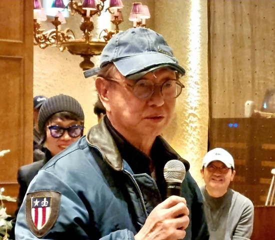 한국 방송 코미디의 큰 별 전유성이 세상을 떠났다. 전유성은 입원해 있던 전북대 병원에서 삶을 마감했다. 생전 기인처럼 살았지만, 마지막 떠나는 길도 의연했다. /남궁옥분 SNS