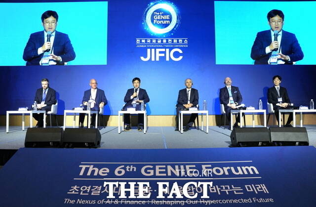 지난 25일 국민연금공단이 저누 라한호텔에서 2025 전북국제금융콘퍼런스를 전북도, 전주시와 공동으로 개최하고, 국내외 금융전문가·학계·대학생 등이 참석, 글로벌 금융시장의 최신 동향을 공유하고 전북 금융산업의 발전 방향을 모색했다. /국민연금공단