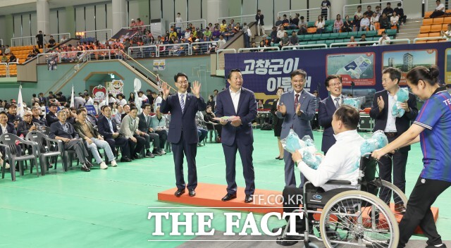 고창군이 26일 고창군립체육관에서 ‘제19회 전북도장애인체육대회’ 개회식을 개최하고 대회 시작을 알렸다. /고창군
